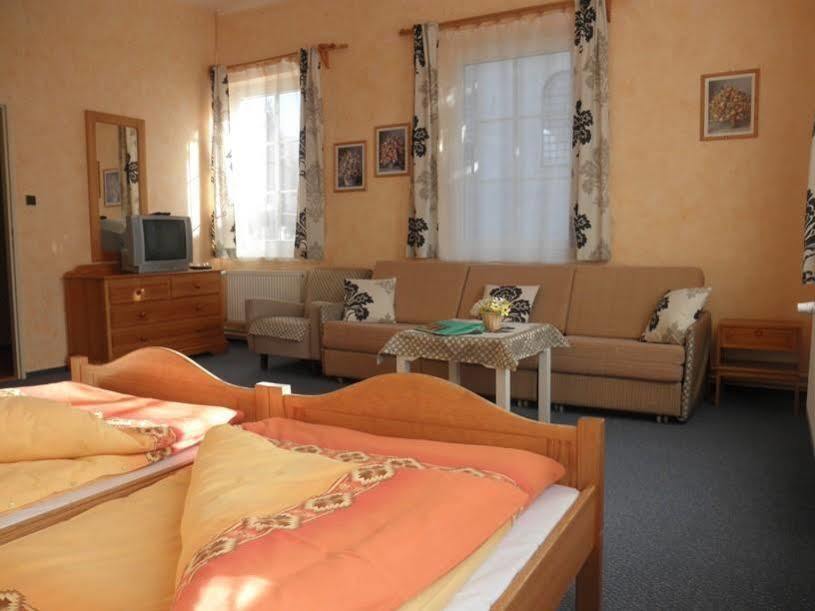 Pension Familia Гаррахов Экстерьер фото