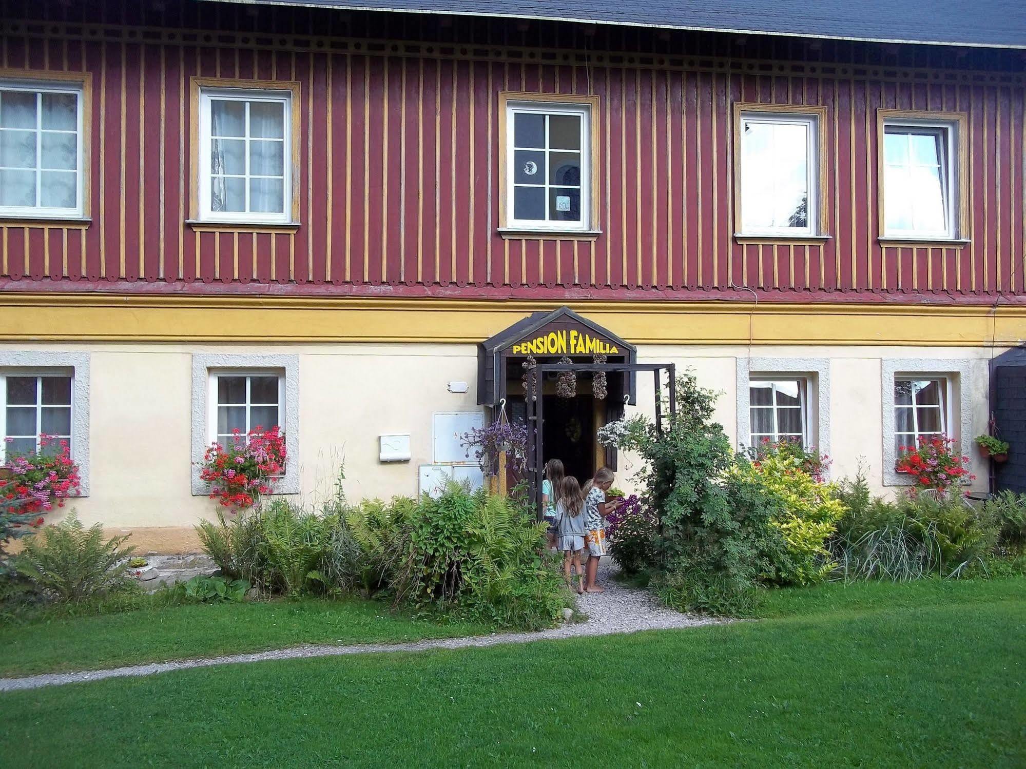 Pension Familia Гаррахов Экстерьер фото