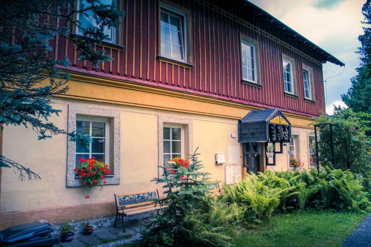 Pension Familia Гаррахов Экстерьер фото